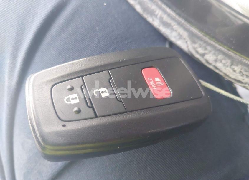 Photo 11 of 2018 Toyota C-hr XLE PREMIUM (VIN NMTKHMBX9JR044367)