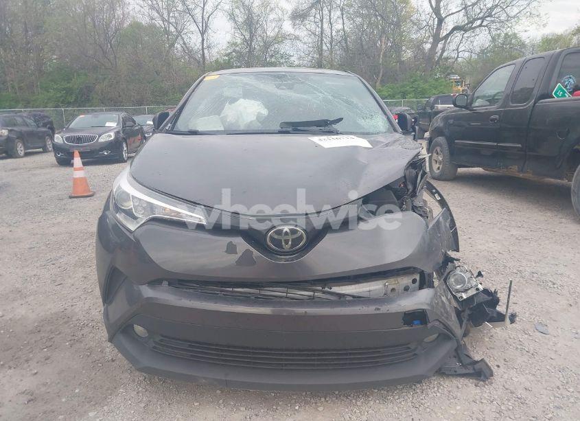 Photo 13 of 2018 Toyota C-hr XLE PREMIUM (VIN NMTKHMBX9JR044367)