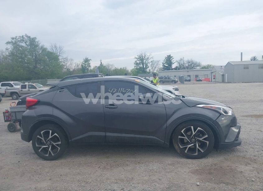 Photo 14 of 2018 Toyota C-hr XLE PREMIUM (VIN NMTKHMBX9JR044367)