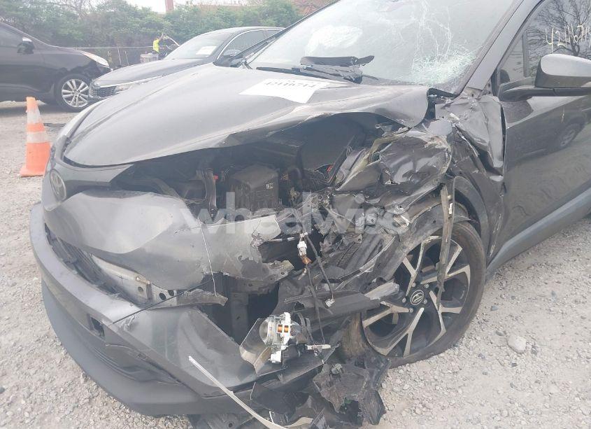 Photo 6 of 2018 Toyota C-hr XLE PREMIUM (VIN NMTKHMBX9JR044367)