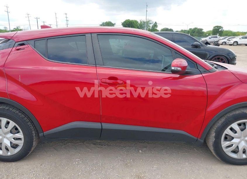 Photo 13 of 2020 Toyota C-hr LE (VIN NMTKHMBXXLR117281)