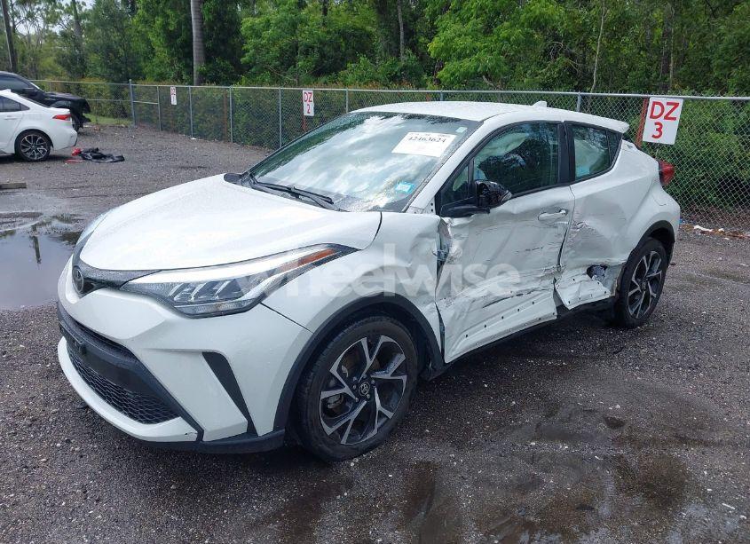 Photo 2 of 2021 Toyota C-hr XLE (VIN NMTKHMBXXMR135393)