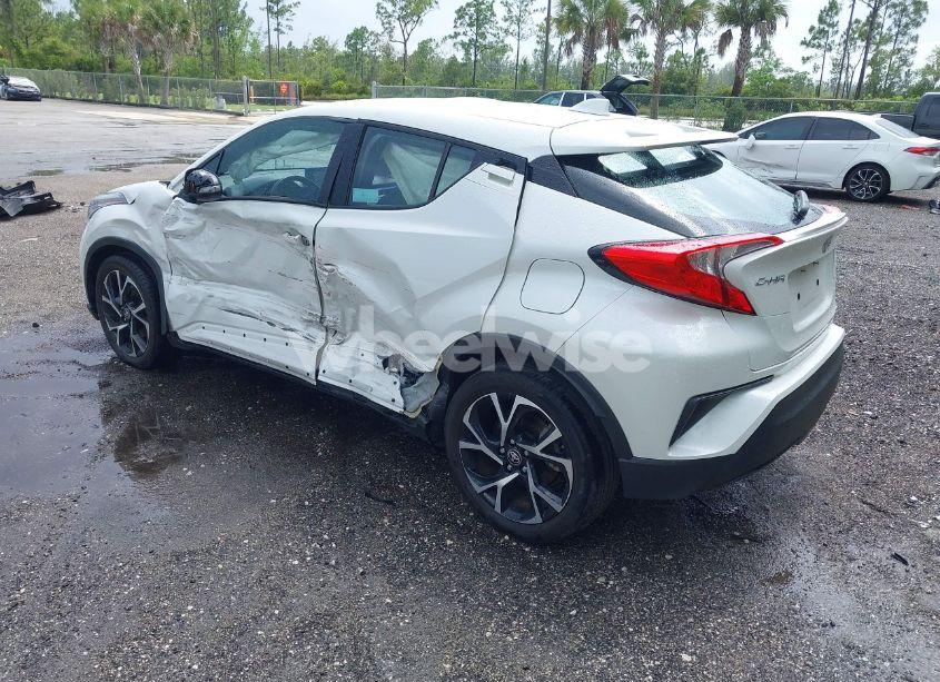 Photo 3 of 2021 Toyota C-hr XLE (VIN NMTKHMBXXMR135393)