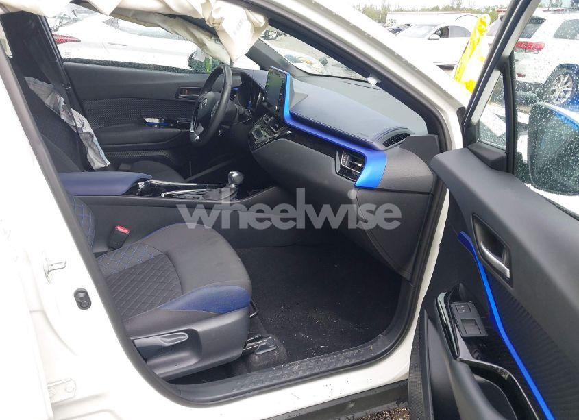 Photo 5 of 2021 Toyota C-hr XLE (VIN NMTKHMBXXMR135393)