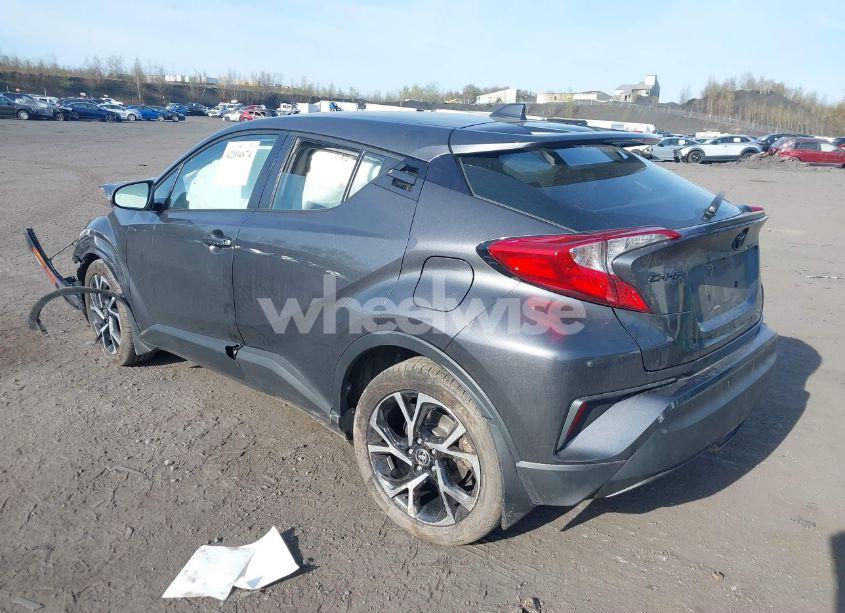 Photo 3 of 2022 Toyota C-hr XLE (VIN NMTKHMBXXNR145682)
