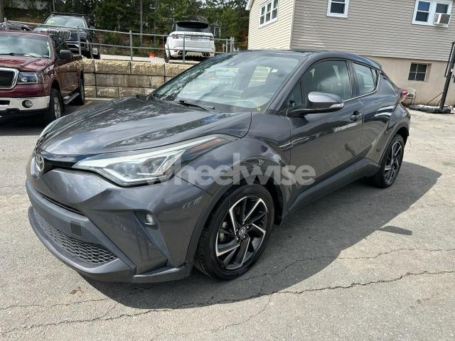 2020 TOYOTA C-HR XLE (VIN NNMTKHMBX2LR10585) main photo