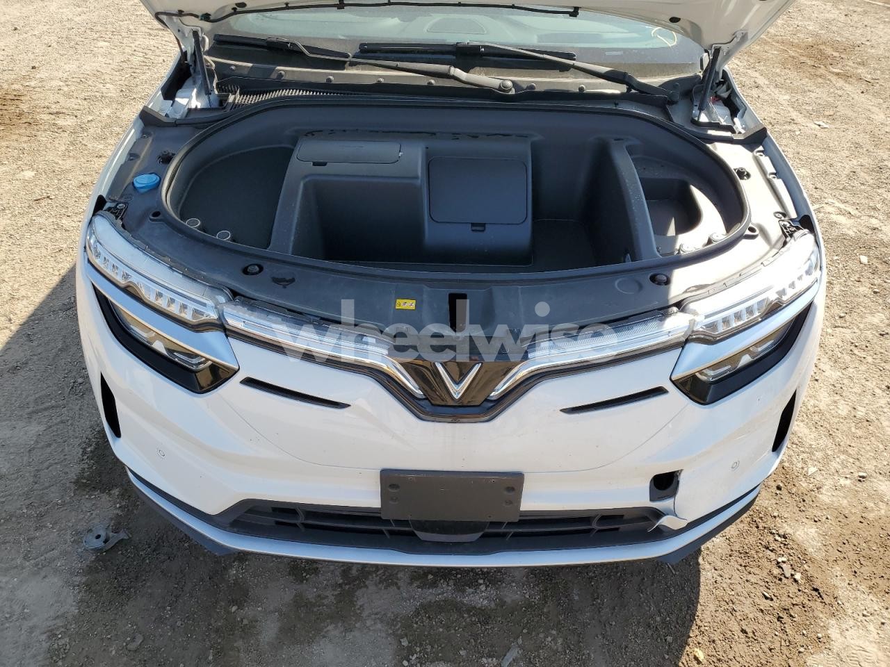 Photo 11 of 2025 VINFAST TRADING AND PRODUCTION LLC VF 8 PLUS (VIN RLLV1AFA4SH009559)