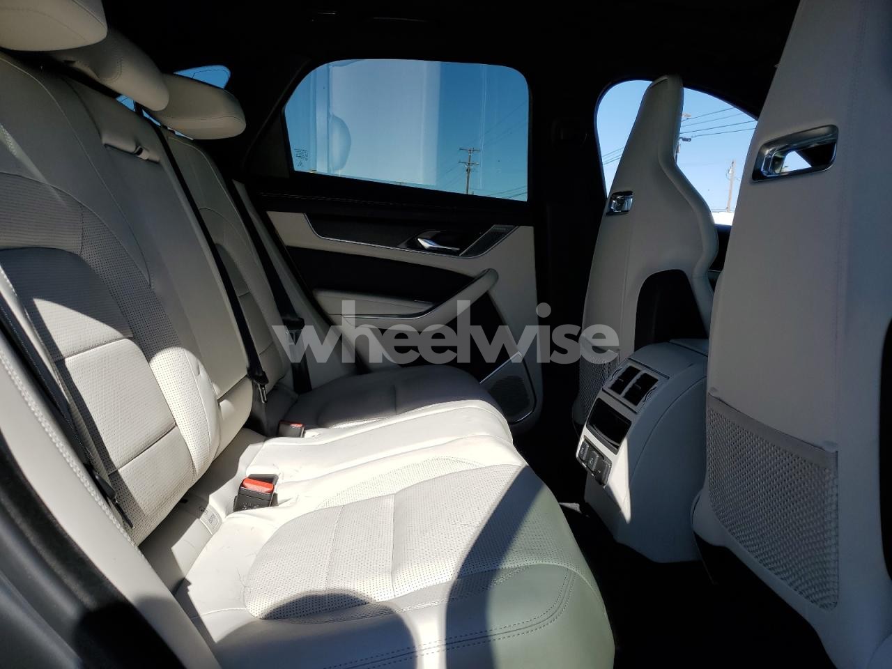 Photo 11 of 2024 JAGUAR F-PACE R-DYNAMIC S N/A (VIN SADCT2EX7RA720428)