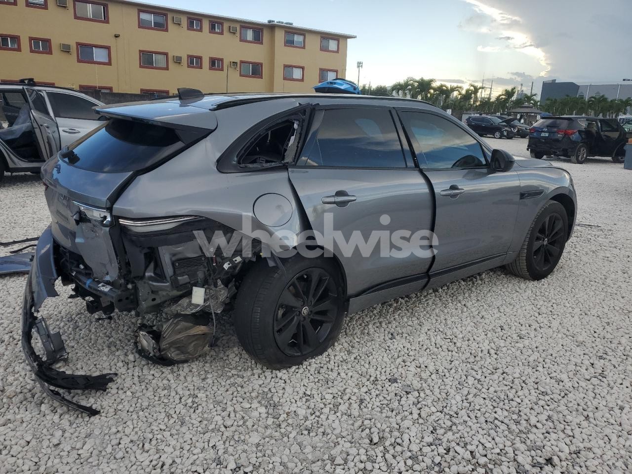 Photo 3 of 2024 JAGUAR F-PACE R-DYNAMIC S N/A (VIN SADCT2FU2RA722446)