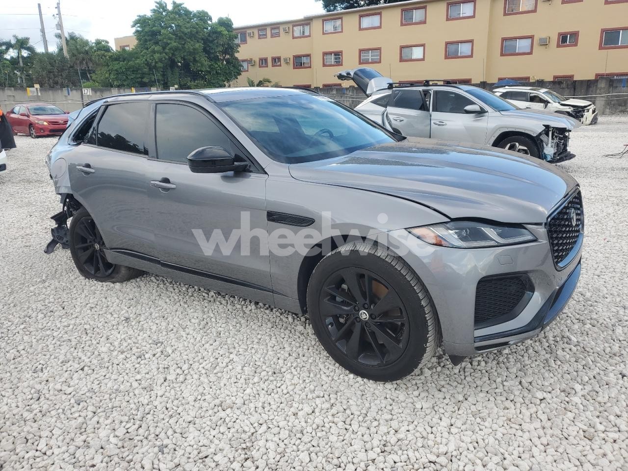 Photo 4 of 2024 JAGUAR F-PACE R-DYNAMIC S N/A (VIN SADCT2FU2RA722446)