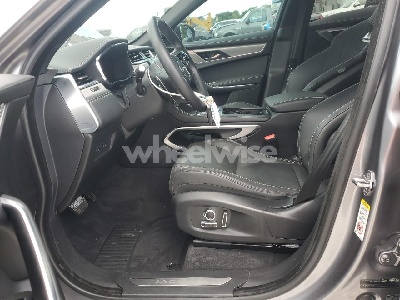 Photo 7 of 2024 JAGUAR F-PACE R-DYNAMIC S N/A (VIN SADCT2FU2RA722446)