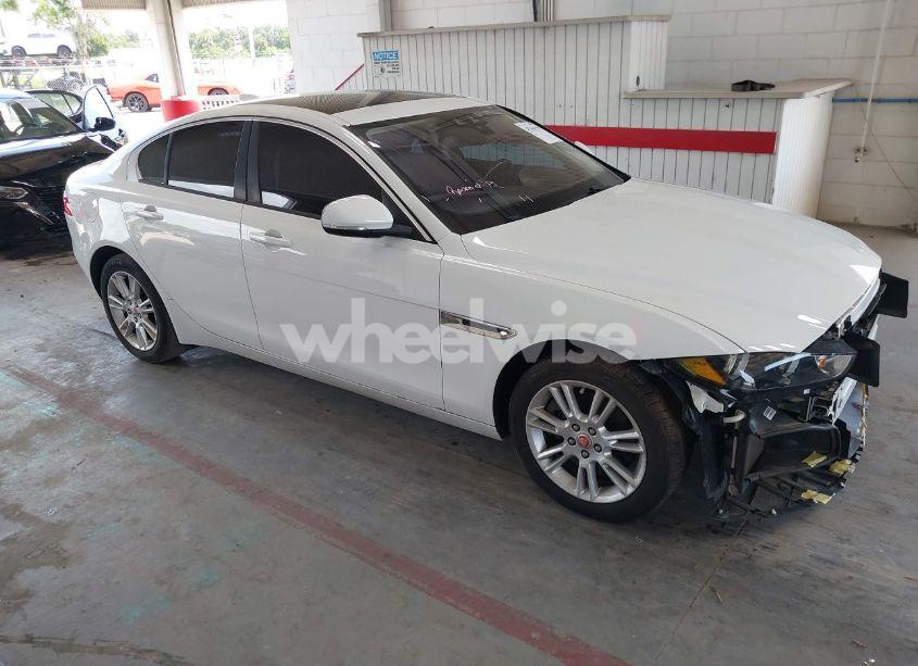 2018 Jaguar Xe 25T PREMIUM (VIN SAJAD4FX2JCP23080) main photo