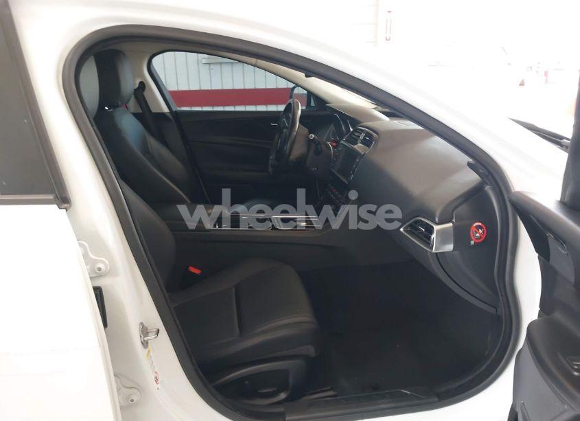 Photo 5 of 2018 Jaguar Xe 25T PREMIUM (VIN SAJAD4FX2JCP23080)