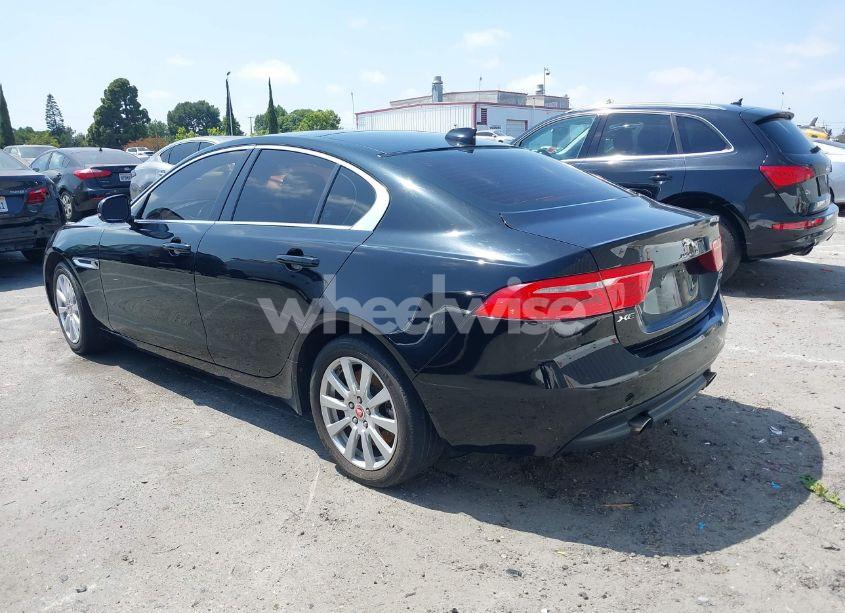 Photo 3 of 2019 Jaguar Xe (VIN SAJAR4FX2KCP47494)