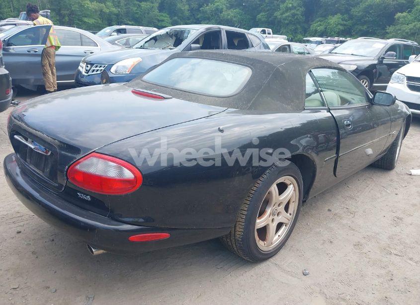 Photo 4 of 1999 Jaguar Xk8 (VIN SAJGX2042XC040972)