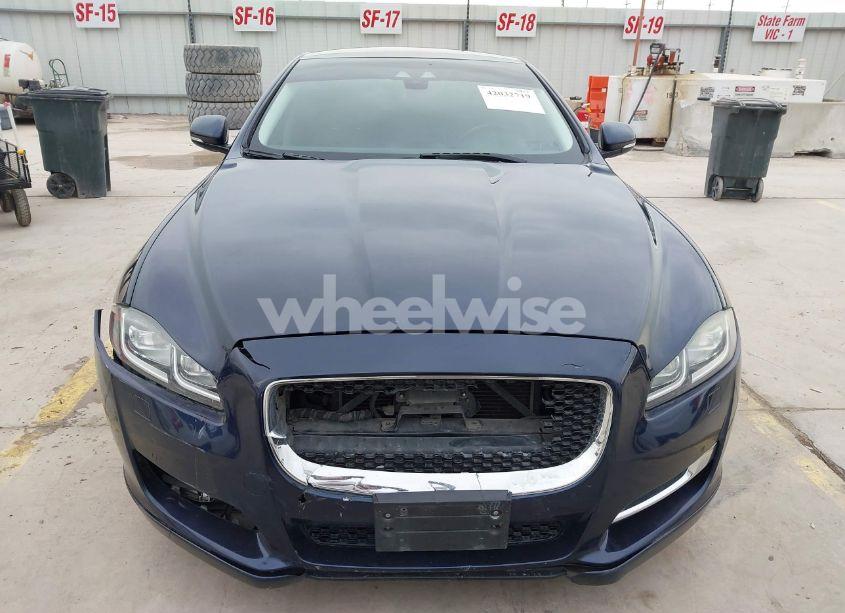 Photo 12 of 2018 Jaguar Xj R-SPORT (VIN SAJWA1C74J8W14026)