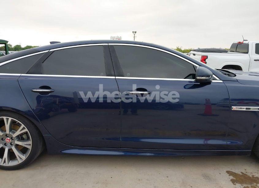 Photo 13 of 2018 Jaguar Xj R-SPORT (VIN SAJWA1C74J8W14026)
