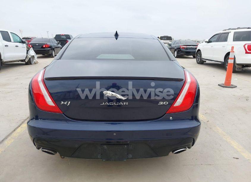 Photo 16 of 2018 Jaguar Xj R-SPORT (VIN SAJWA1C74J8W14026)