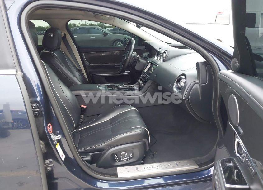 Photo 5 of 2018 Jaguar Xj R-SPORT (VIN SAJWA1C74J8W14026)