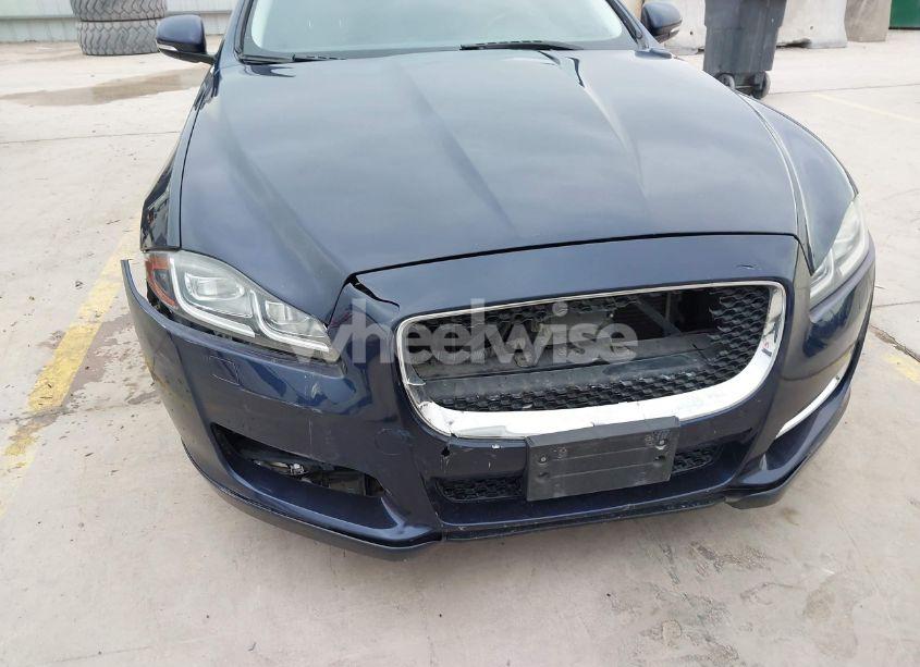 Photo 6 of 2018 Jaguar Xj R-SPORT (VIN SAJWA1C74J8W14026)