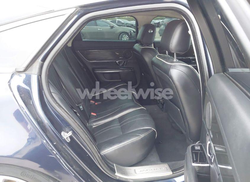 Photo 8 of 2018 Jaguar Xj R-SPORT (VIN SAJWA1C74J8W14026)