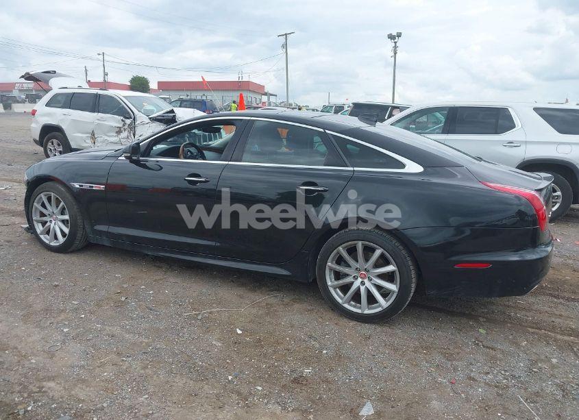 Photo 15 of 2019 Jaguar Xj R-SPORT (VIN SAJWA1C74K8W22094)