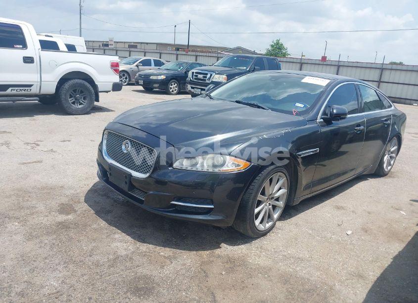 Photo 2 of 2013 Jaguar Xj (VIN SAJWA1C77D8V44610)