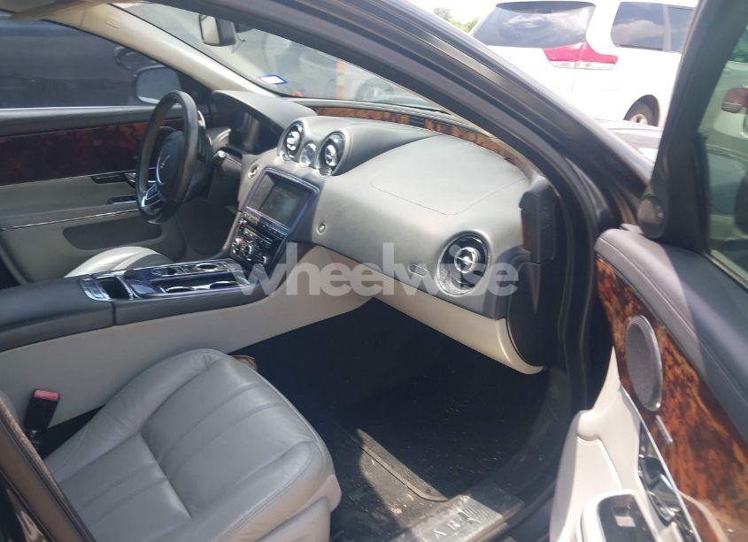 Photo 5 of 2013 Jaguar Xj (VIN SAJWA1C77D8V44610)