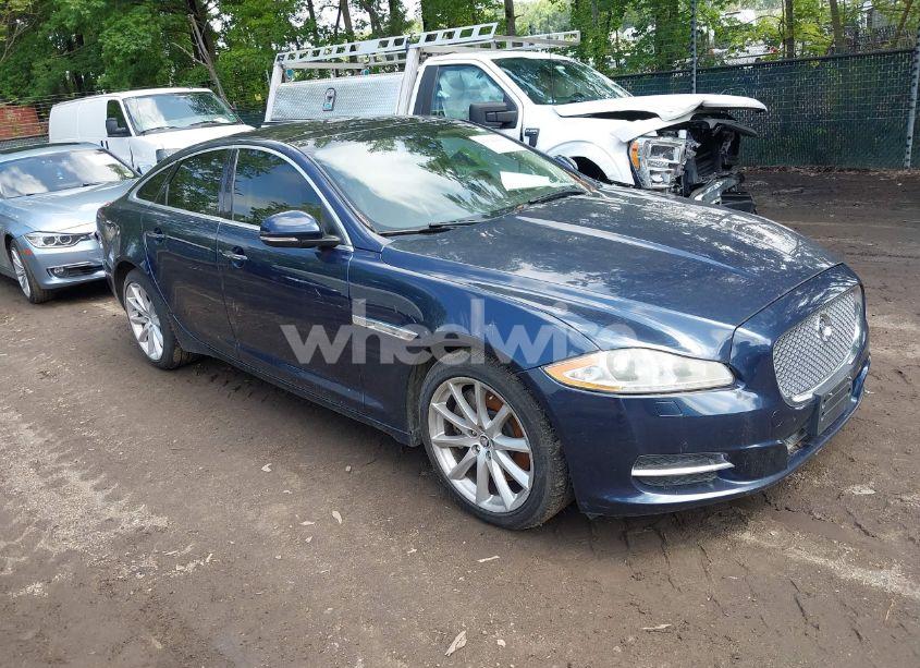 2011 Jaguar Xj (VIN SAJWA1CBXBLV04536) main photo