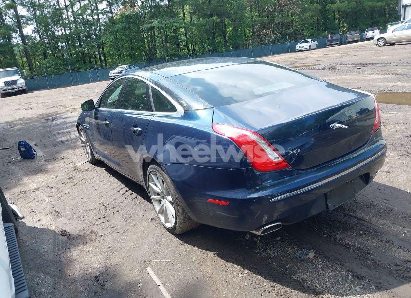 Photo 3 of 2011 Jaguar Xj (VIN SAJWA1CBXBLV04536)