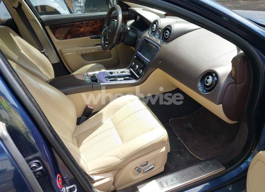 Photo 5 of 2011 Jaguar Xj (VIN SAJWA1CBXBLV04536)