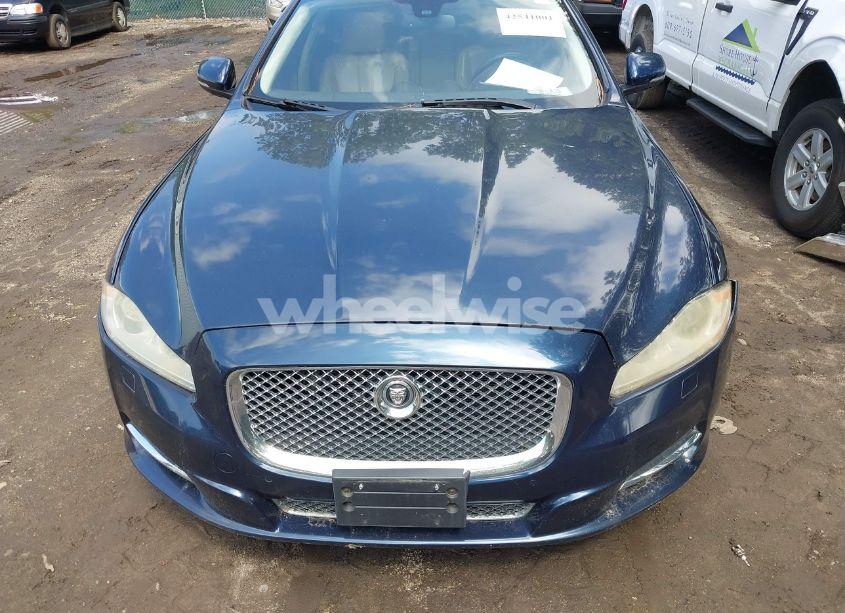 Photo 6 of 2011 Jaguar Xj (VIN SAJWA1CBXBLV04536)