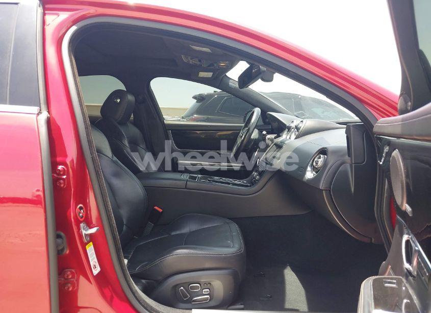 Photo 5 of 2015 Jaguar Xj (VIN SAJWA1CZ6F8V84696)