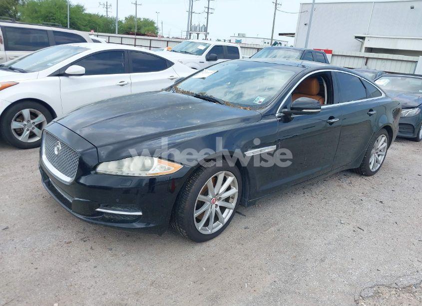 Photo 2 of 2014 Jaguar Xj (VIN SAJWA1CZ9E8V60522)