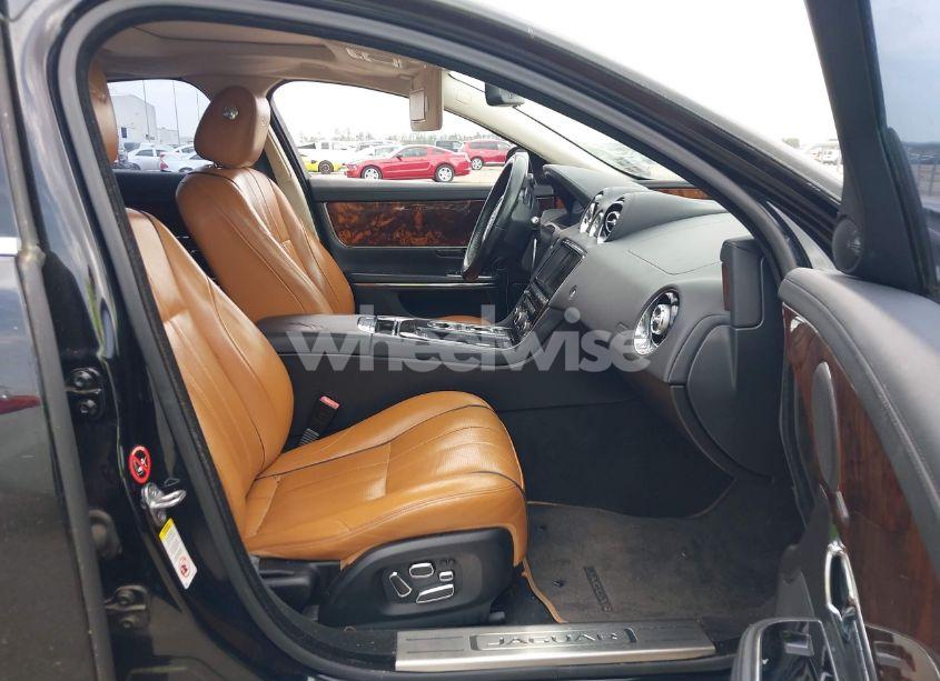 Photo 5 of 2014 Jaguar Xj (VIN SAJWA1CZ9E8V60522)