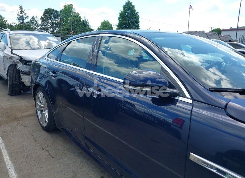 Photo 13 of 2019 Jaguar Xj R-SPORT (VIN SAJWJ1CD0K8W20865)