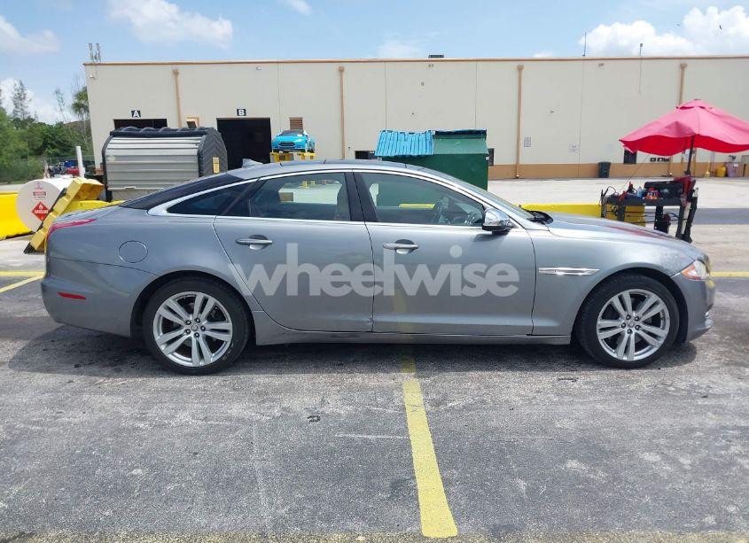 Photo 13 of 2013 Jaguar Xj (VIN SAJWJ1CD4D8V46305)
