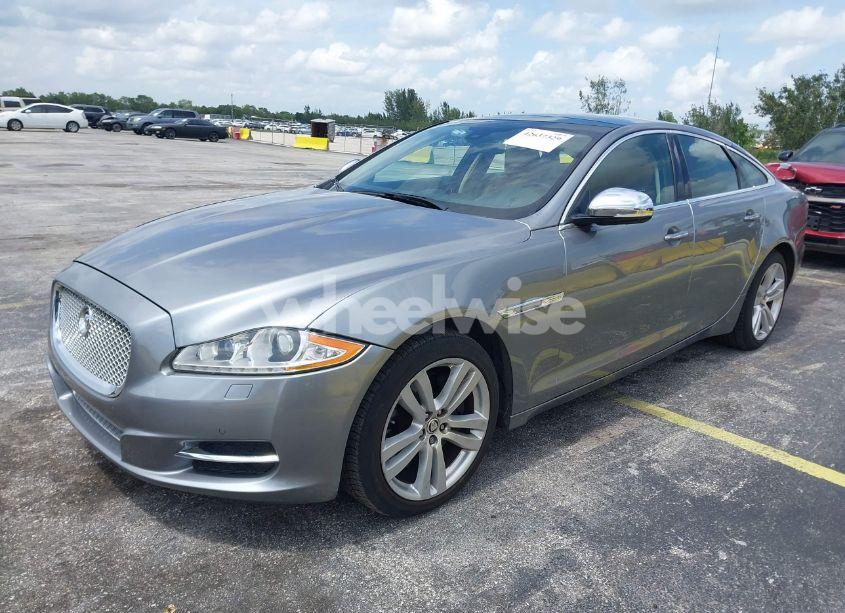 Photo 2 of 2013 Jaguar Xj (VIN SAJWJ1CD4D8V46305)