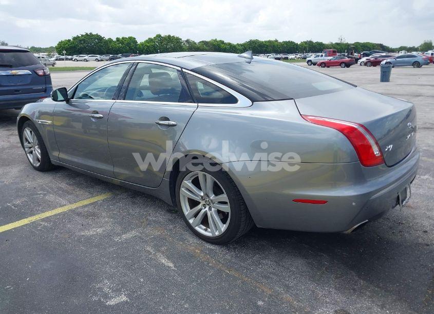 Photo 3 of 2013 Jaguar Xj (VIN SAJWJ1CD4D8V46305)