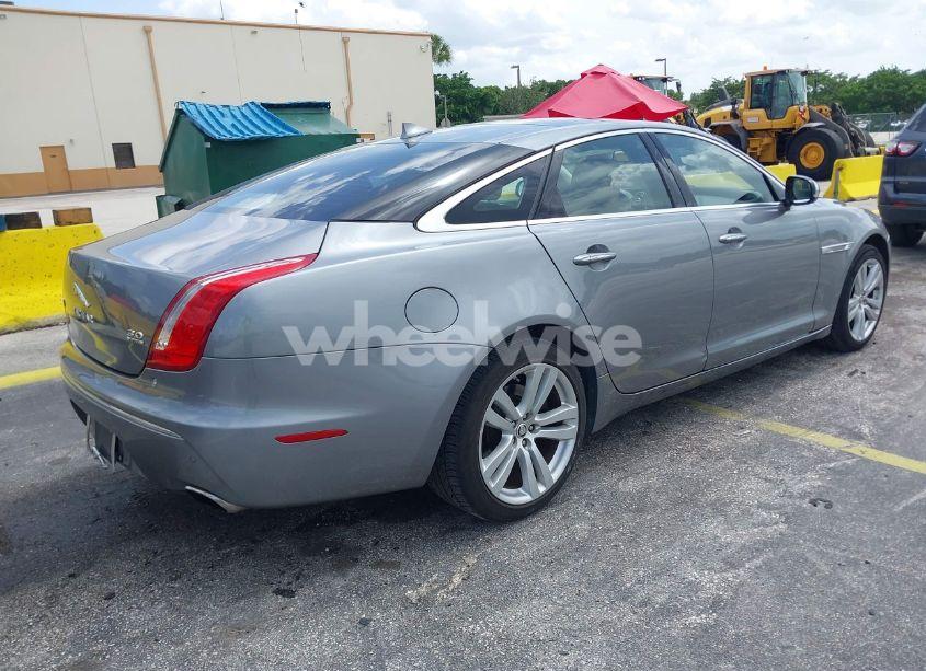 Photo 4 of 2013 Jaguar Xj (VIN SAJWJ1CD4D8V46305)