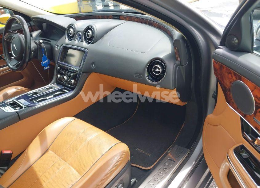 Photo 5 of 2013 Jaguar Xj (VIN SAJWJ1CD4D8V46305)