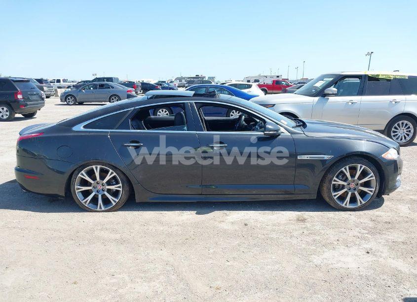 Photo 13 of 2015 Jaguar Xj (VIN SAJWJ1CD6F8V83990)