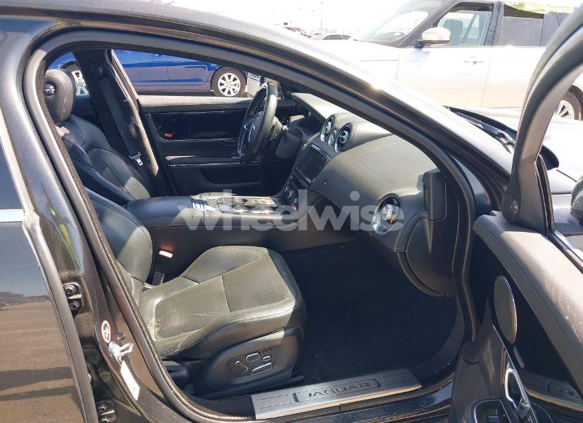 Photo 5 of 2015 Jaguar Xj (VIN SAJWJ1CD6F8V83990)