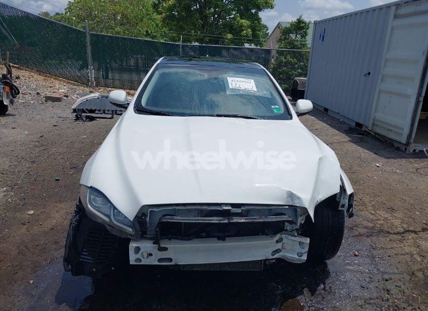 Photo 13 of 2016 Jaguar Xj R-SPORT (VIN SAJWJ1CD6G8V95512)