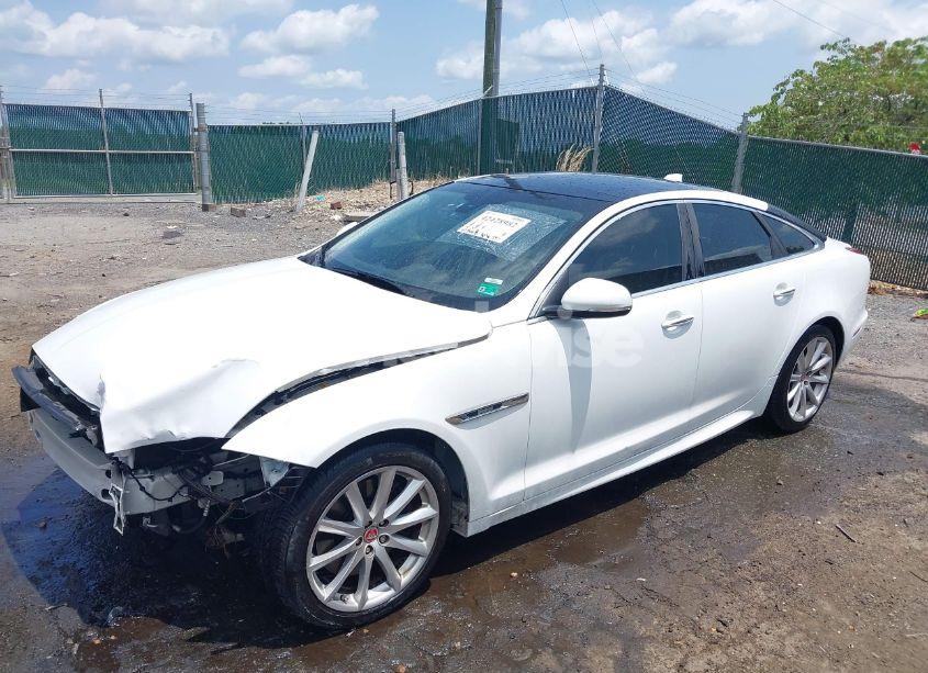 Photo 2 of 2016 Jaguar Xj R-SPORT (VIN SAJWJ1CD6G8V95512)