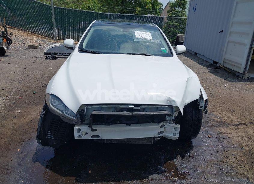 Photo 6 of 2016 Jaguar Xj R-SPORT (VIN SAJWJ1CD6G8V95512)