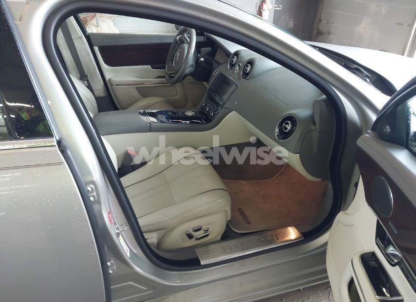 Photo 5 of 2013 Jaguar Xj XJL PORTFOLIO (VIN SAJWJ2GD0D8V50948)