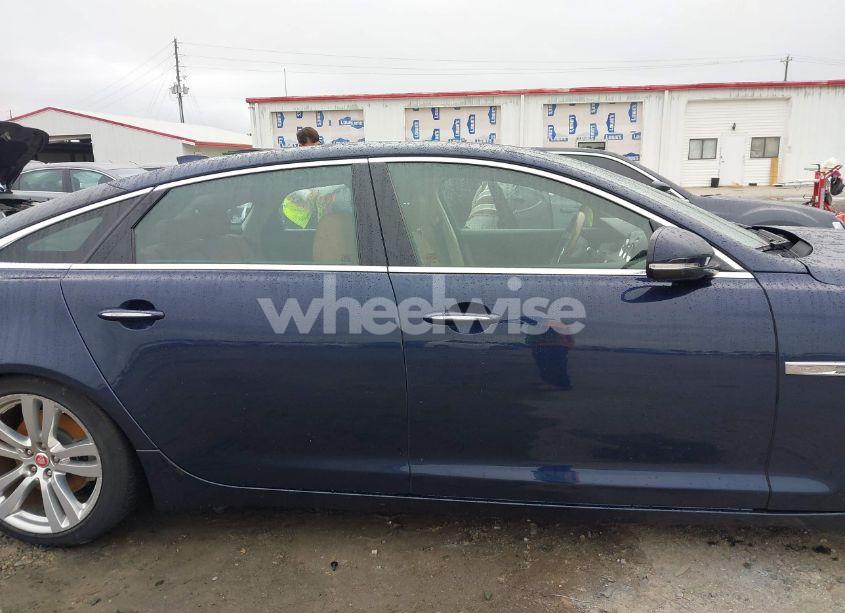 Photo 13 of 2017 Jaguar Xj (VIN SAJWJ2GD0H8W12466)