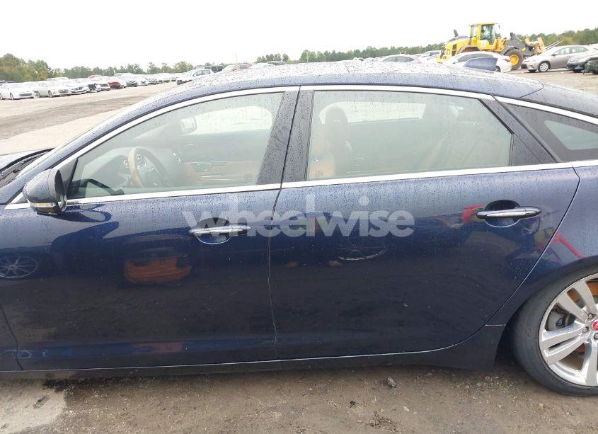 Photo 14 of 2017 Jaguar Xj (VIN SAJWJ2GD0H8W12466)