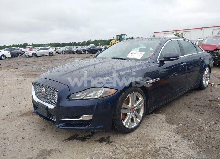 Photo 2 of 2017 Jaguar Xj (VIN SAJWJ2GD0H8W12466)